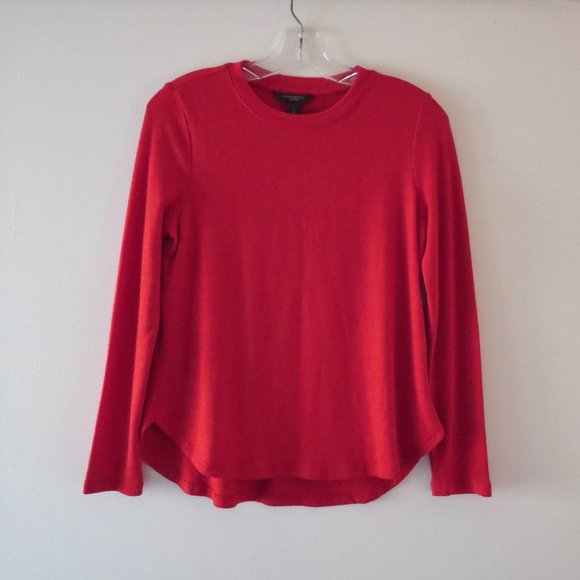 Banana Republic Tops - Banana Republic Petite Luxespun Curved Hem T-Shirt, size Small Petite, Vamp Red